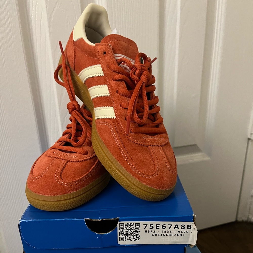 Adidas Handball Spezial in US men 4.5 or Womens 5.5 in orange